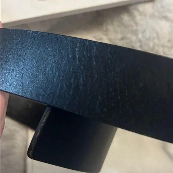 Gucci Tom Ford black leather belt with large gold tone G buckle. 24-27 - Picture 6 of 11